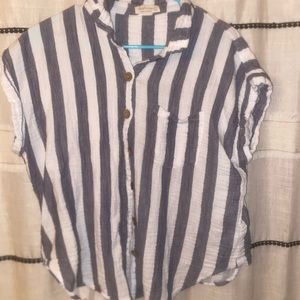 Short sleeve button down